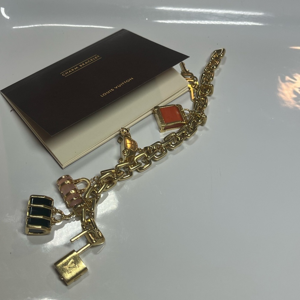 LOUIS VUITTON 2003 18KT GOLD CHARM BRACELET W/ 5 CHARMS - Picture 11 of 14